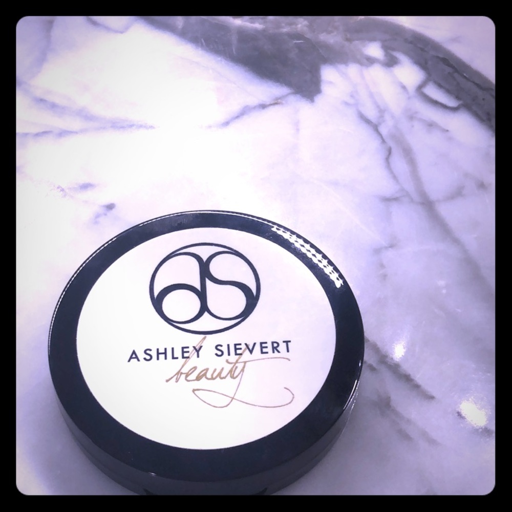 Ashley Sievert Mineral finishing powder - New York